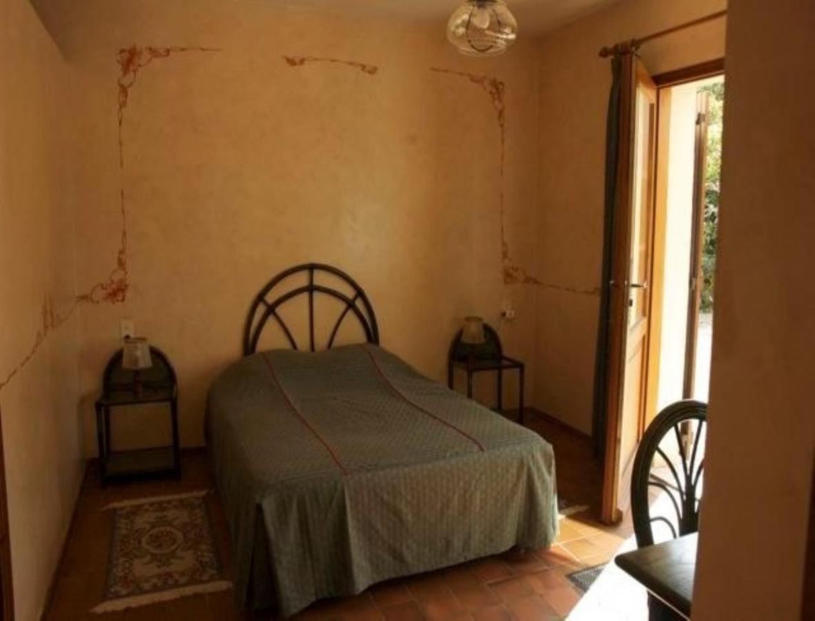 Chambres D'Hotes Les Pierries Vézannes Pokoj fotografie