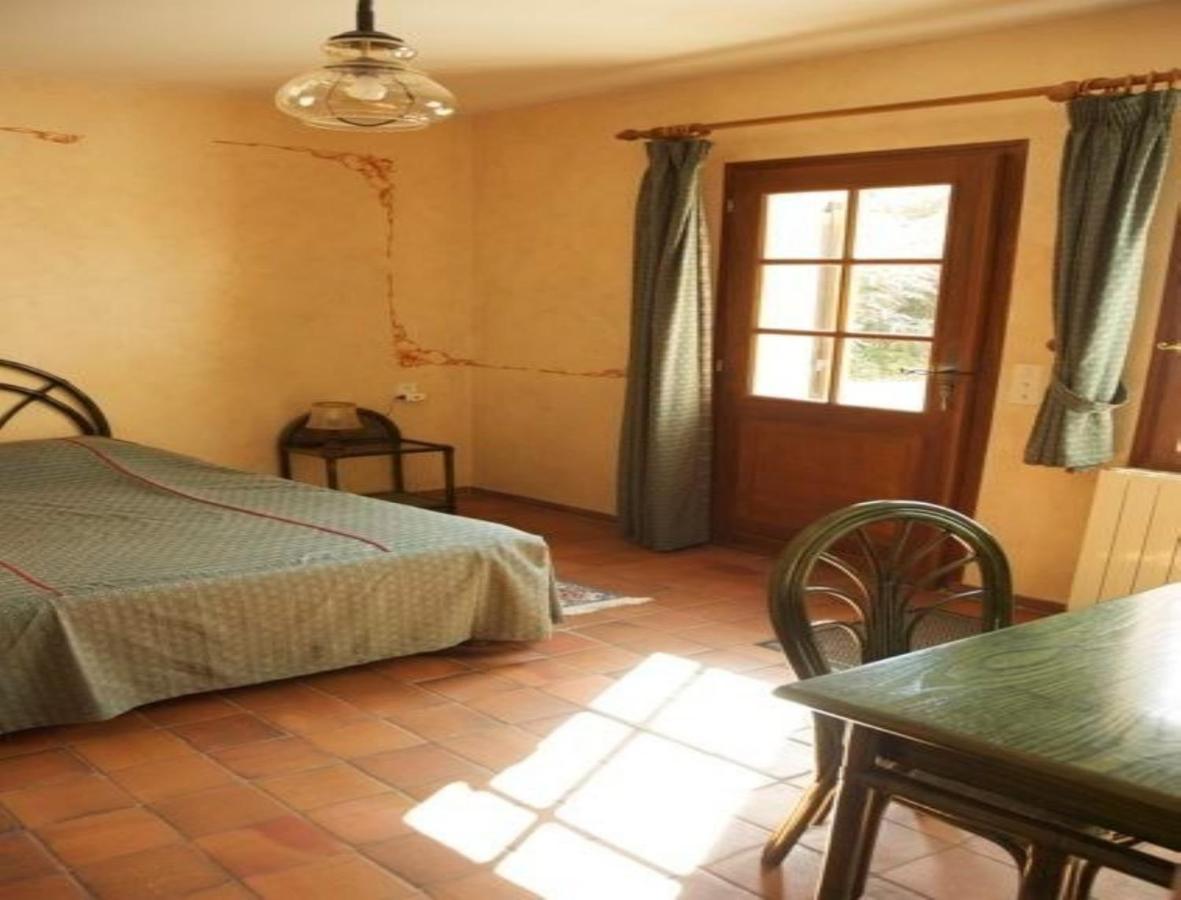 Chambres D'Hotes Les Pierries Vézannes Pokoj fotografie