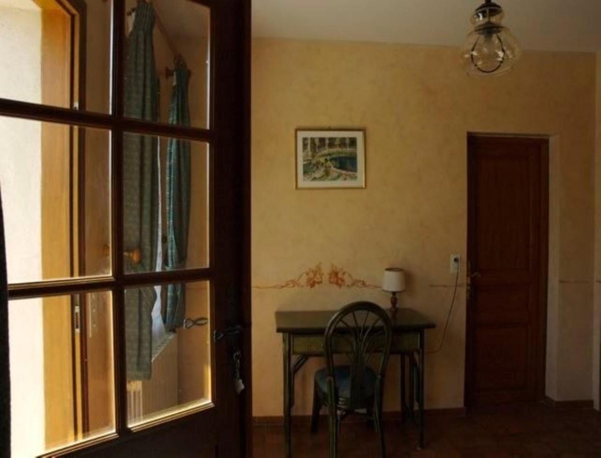Chambres D'Hotes Les Pierries Vézannes Pokoj fotografie